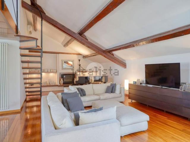Appartamento in vendita di 193 m² in Via M. Venegoni, 11