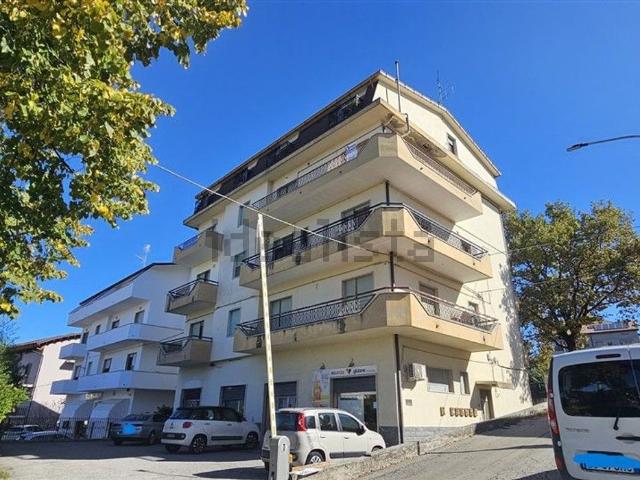Appartamento in vendita di 193 m² in Via Monte Marcone