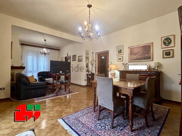 Appartamento in vendita di 193 m² in Via Nicolò V