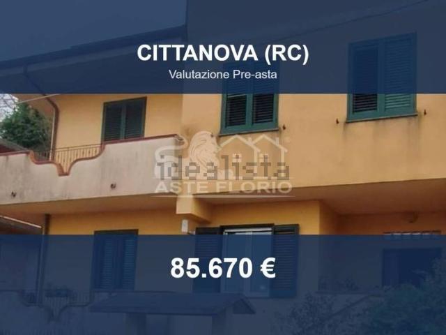 Appartamento in vendita di 193 m² in Via Salvo D&apos Acquisto