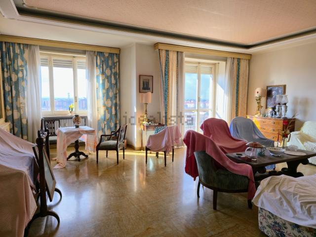 Appartamento in vendita di 193 m² in Viale Medaglie d’Oro, 14