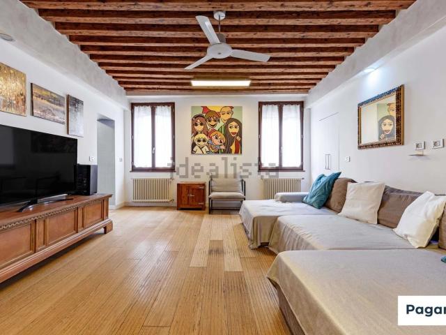 Appartamento in vendita di 193 m² in Sestiere Dorsoduro