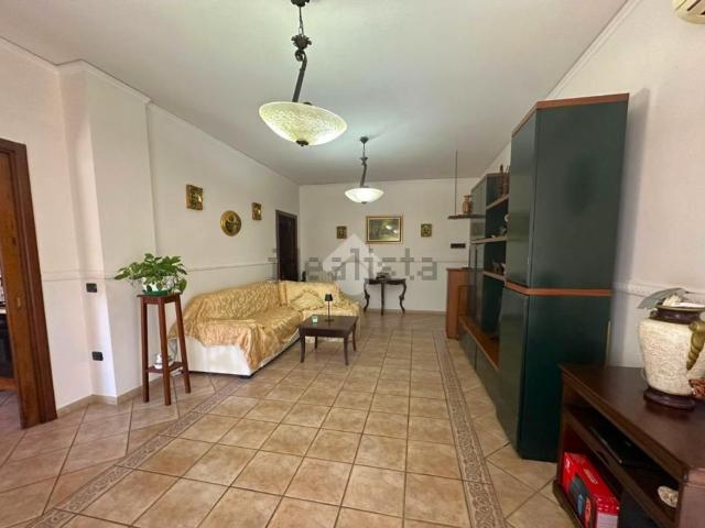 Appartamento in vendita di 194 m² in Via E. Scarfoglio