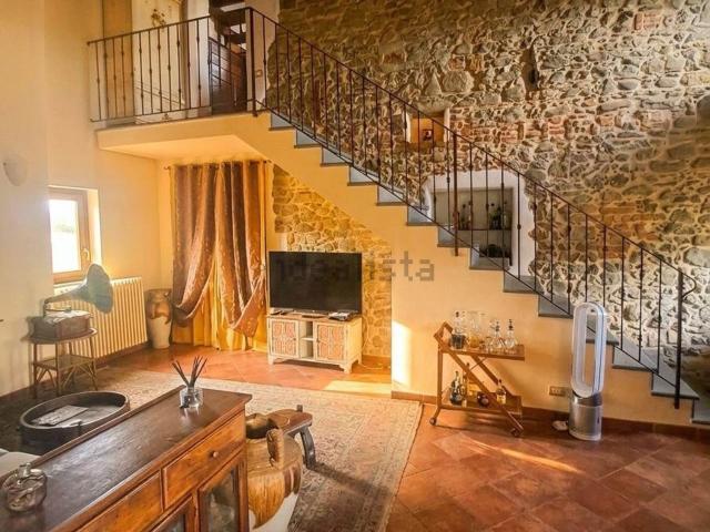 Appartamento in vendita di 194 m² in Via F.lli Rosselli, 3