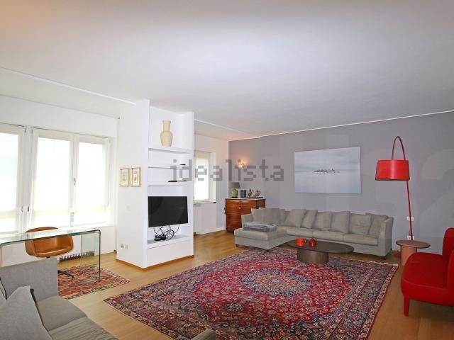 Appartamento in vendita di 194 m² in Via Ippolito Nievo