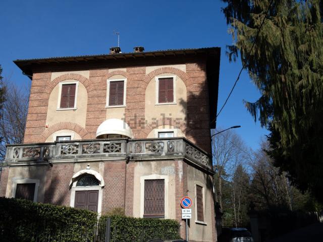 Appartamento in vendita di 194 m² in Via Mozzoni, 11