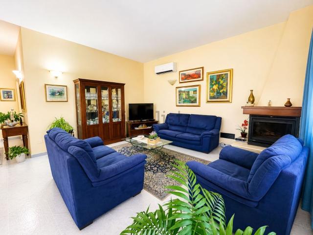 Appartamento in vendita di 194 m² in Via Montalbo