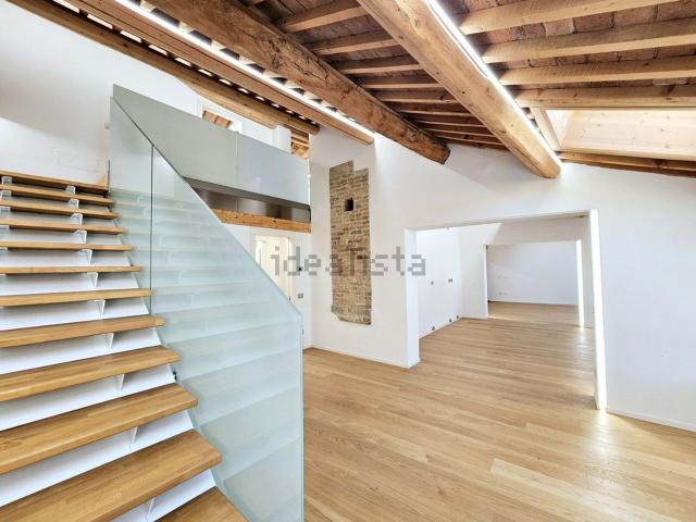 Appartamento in vendita di 195 m² in Via 28 Aprile 1945