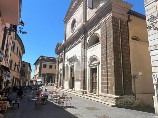 Appartamento in vendita di 195 m² in Via Cesare Battisti, 1