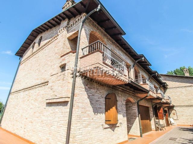 Appartamento in vendita di 195 m² in Via Chiesa Staggia, 34