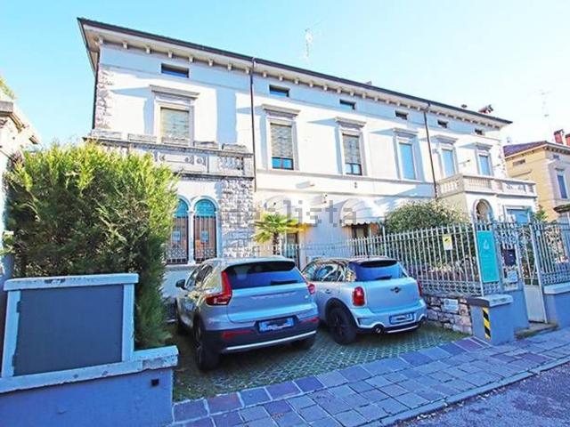 Appartamento in vendita di 195 m² in Via Giuseppe Verdi