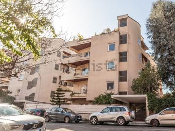 Appartamento in vendita di 195 m² in Via Girolamo Dandini
