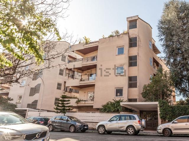Appartamento in vendita di 195 m² in Via Girolamo Dandini