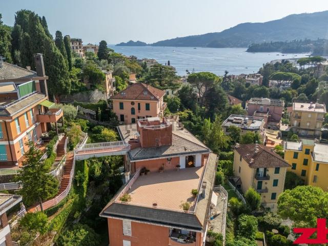 Appartamento in vendita di 195 m² in Via Enrico Pietrafraccia, 4