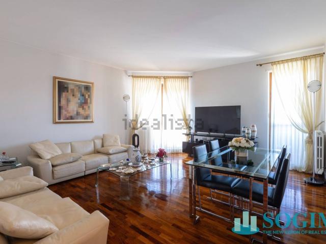 Appartamento in vendita di 195 m² in Via Ernesto Ambrosini, 3