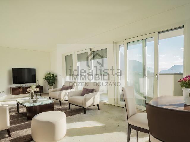 Appartamento in vendita di 195 m² in Via Kennedy, 149