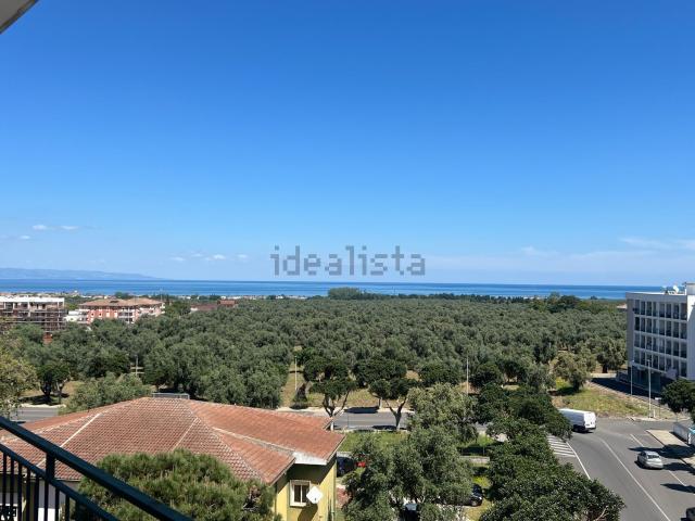 Appartamento in vendita di 195 m² in Via Locri, 85