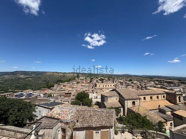 Appartamento in vendita di 195 m² in Via Lenza