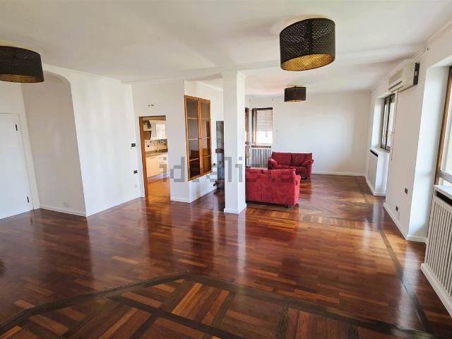 Appartamento in vendita di 195 m² in Via Sebastiano Caboto
