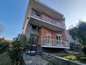 Appartamento in vendita di 195 m² in Via R. Pezzani