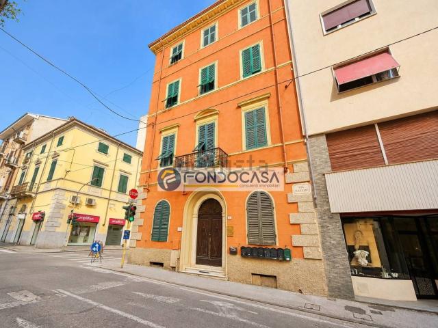 Appartamento in vendita di 195 m² in Via Roma