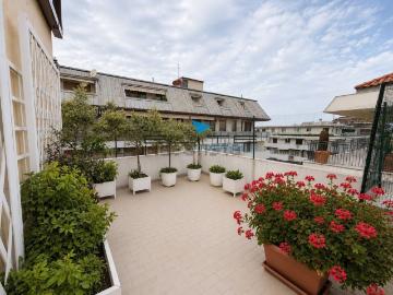 Appartamento in vendita di 195 m² in Via Teramo, 10