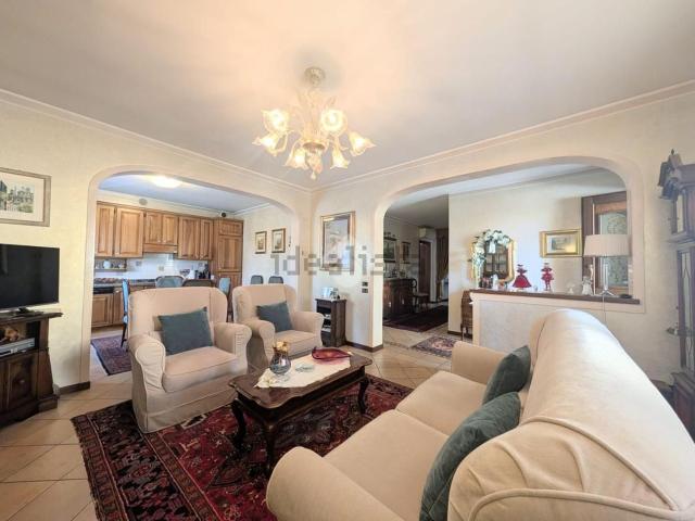 Appartamento in vendita di 195 m² in Via Treforni, 1