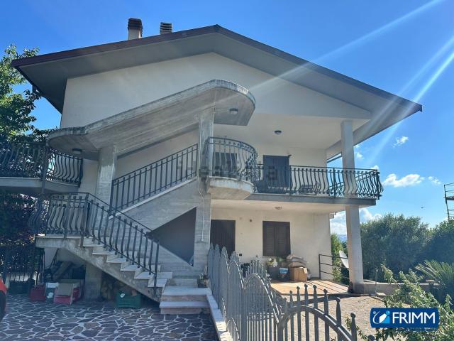 Appartamento in vendita di 195 m² in Contrada Limiti, 36