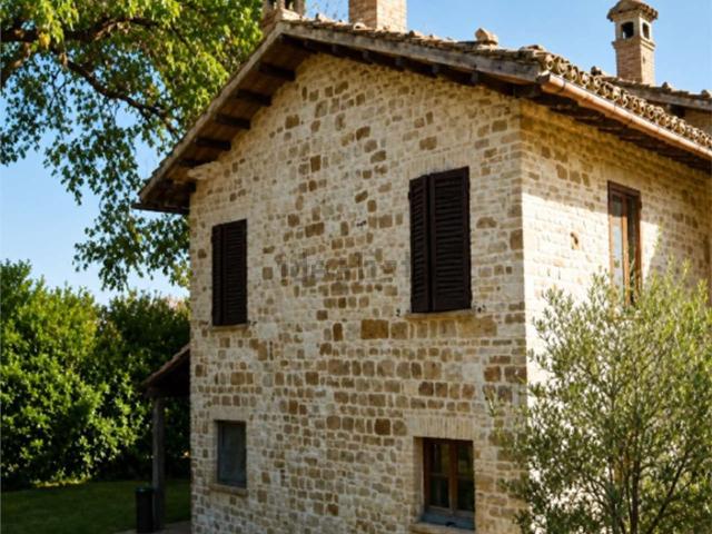 Appartamento in vendita di 195 m² in Frazione San Ginesio