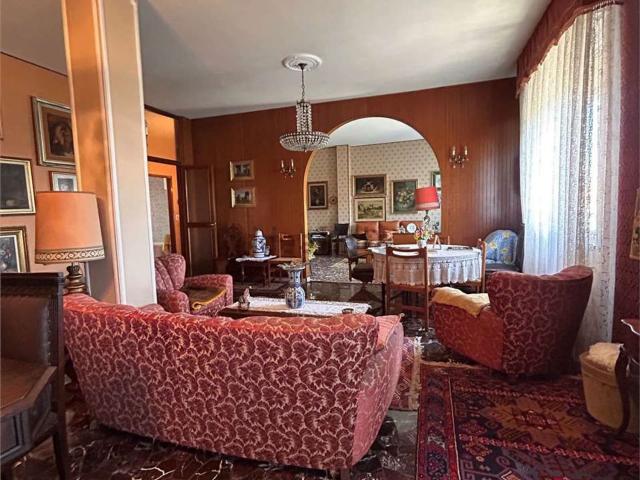 Appartamento in vendita di 195 m² in Piazza Luigi Ferrari