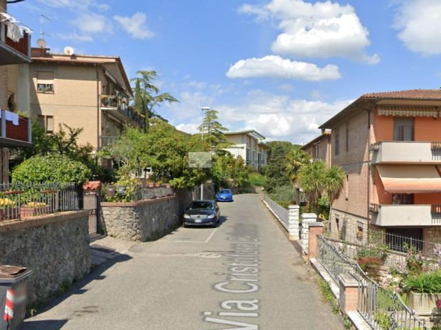 Appartamento in vendita di 196 m² in Via Cristoforo Colombo