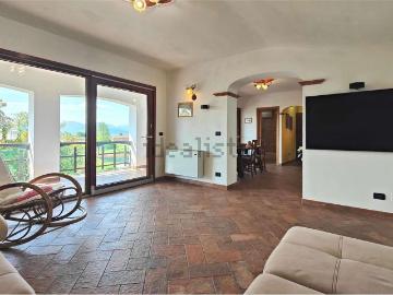 Appartamento in vendita di 196 m² in Via di Piaggiori, 299