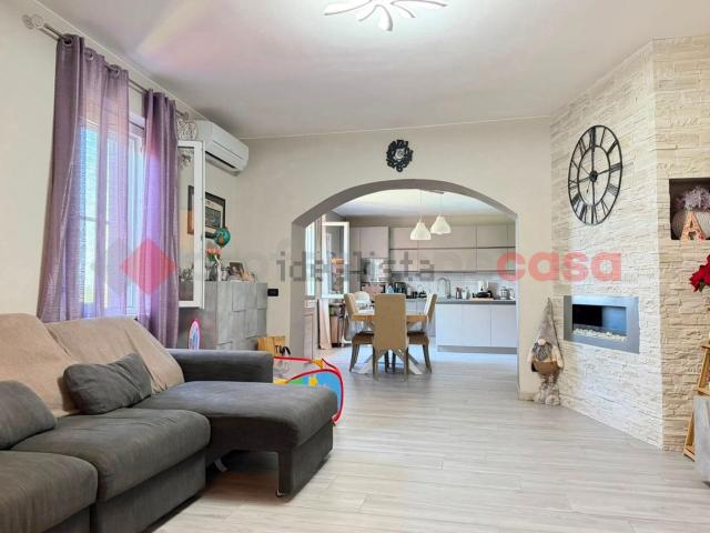 Appartamento in vendita di 196 m² in Via di Tramontana