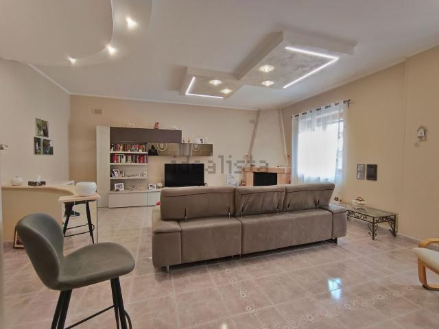 Appartamento in vendita di 196 m² in Via Michele Napoli, 8
