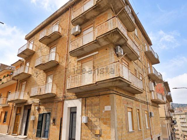 Appartamento in vendita di 196 m² in Via Papa Pio XII, 5