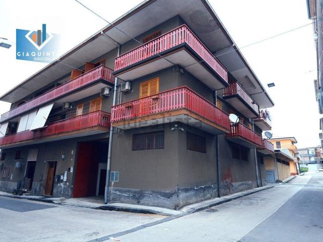 Appartamento in vendita di 196 m² in Via Teocrito, 34