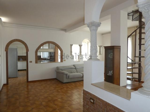 Appartamento in vendita di 196 m² in Via XXV Aprile