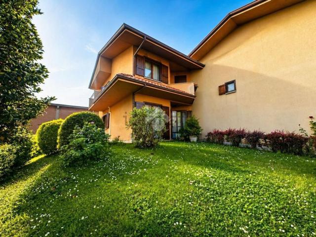 Appartamento in vendita di 197 m² in Via A. Locatelli, 64