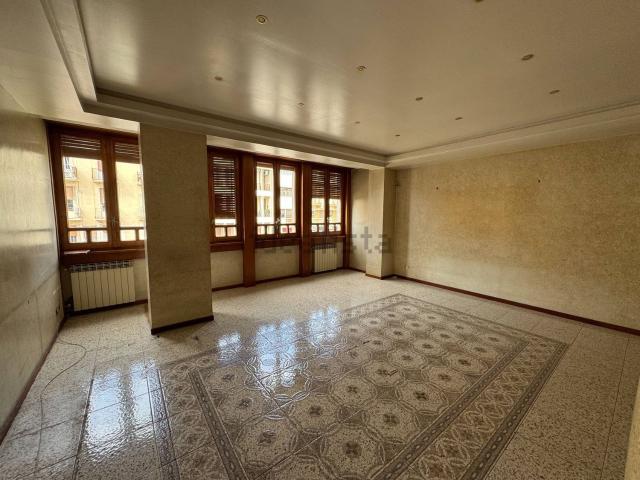Appartamento in vendita di 197 m² in Via Giordano Bruno, 120