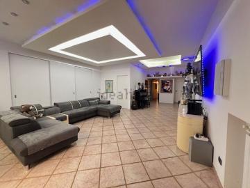 Appartamento in vendita di 197 m² in Via Giovanni XXIII