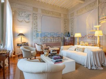 Appartamento in vendita di 197 m² in Via Franceschi