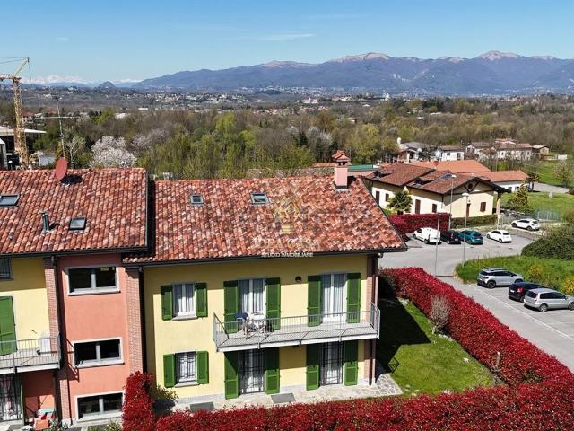 Appartamento in vendita di 197 m² in Via Francesco Petrarca, 24