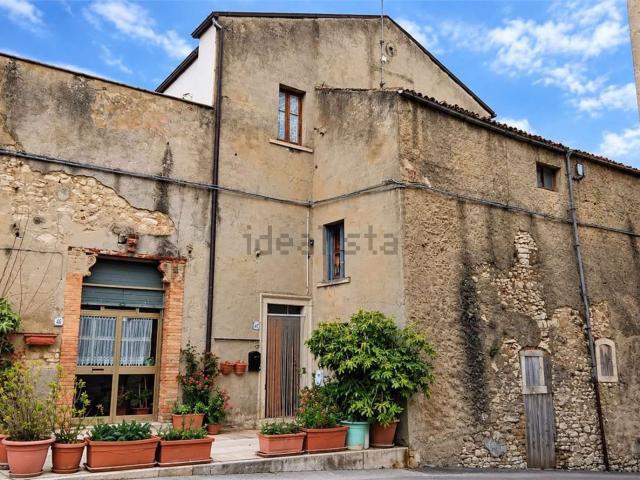 Appartamento in vendita di 197 m² in Piazza A. Lombardi, 15
