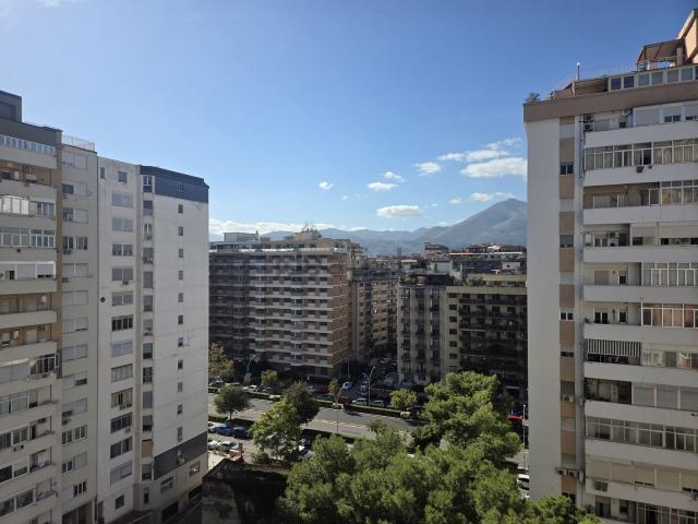 Appartamento in vendita di 197 m² in Piazza Giovanni Paolo II