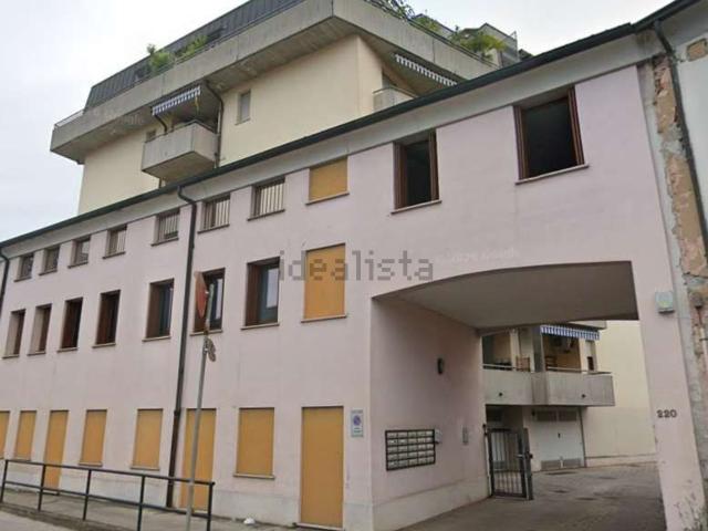 Appartamento in vendita di 197 m² in Strada del Pasubio, 220
