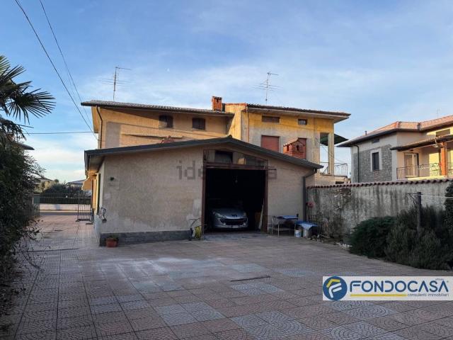 Appartamento in vendita di 198 m² in Via Cristoforo Colombo