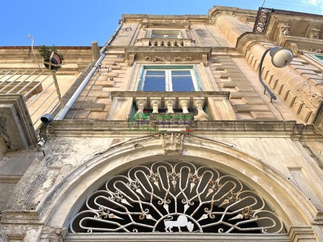 Appartamento in vendita di 198 m² in Via Arancitello, 11