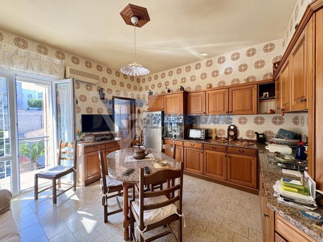 Appartamento in vendita di 198 m² in Via Grottasanta
