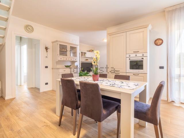 Appartamento in vendita di 198 m² in Via Spessa, 232