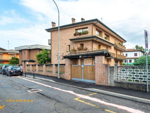Appartamento in vendita di 198 m² in Via Papa Giovanni XXIII, 6